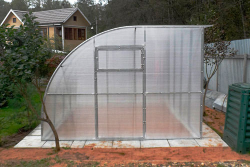Місткі і практичні теплиці під стільниковий полікарбонат